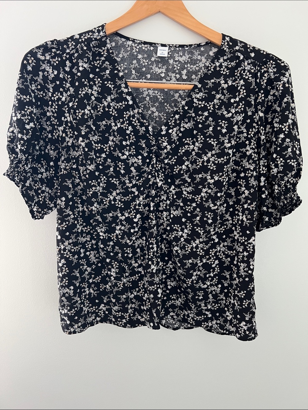 Old Navy | Women's Short-Sleeve Cinched Black Floral V-Neck Blouse #589475-03 XL